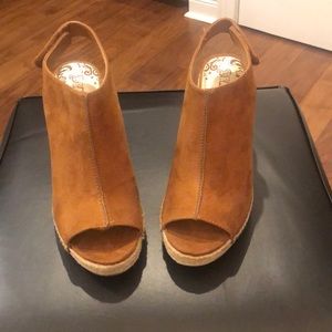 Open toe wedge shoes